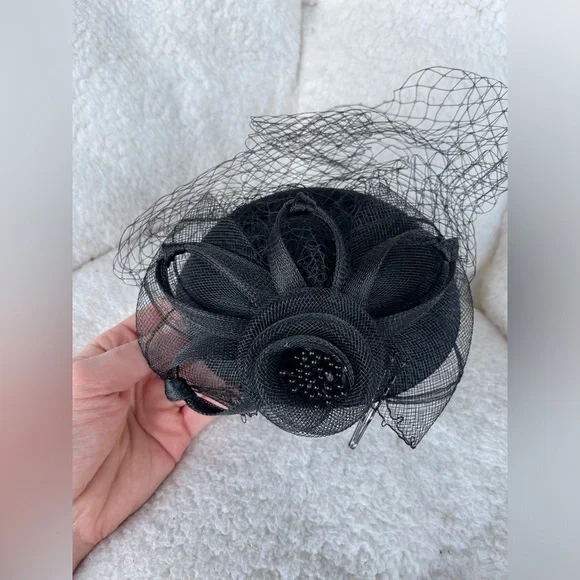 2pc. Elegant Party Black and Red Fascinator Lawliet Woman's Hair Fashion Piece - Picture 7 of 12